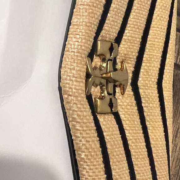 Tory Burch Kira Wallet Chain in Straw NWT - Picture 7 of 9